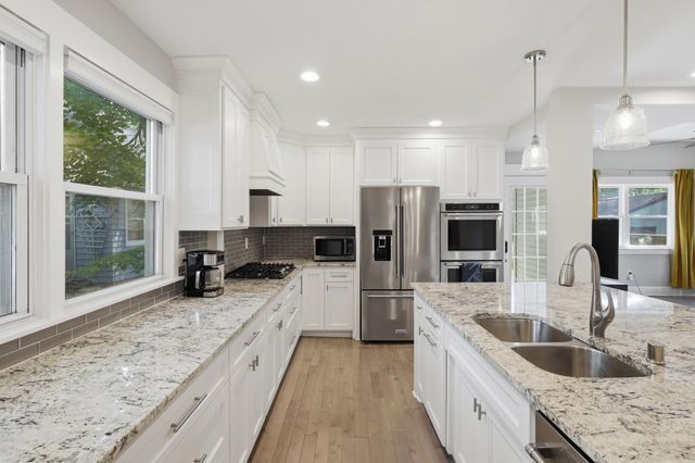 1350 Laurel Avenue, Saint Paul, MN 55104