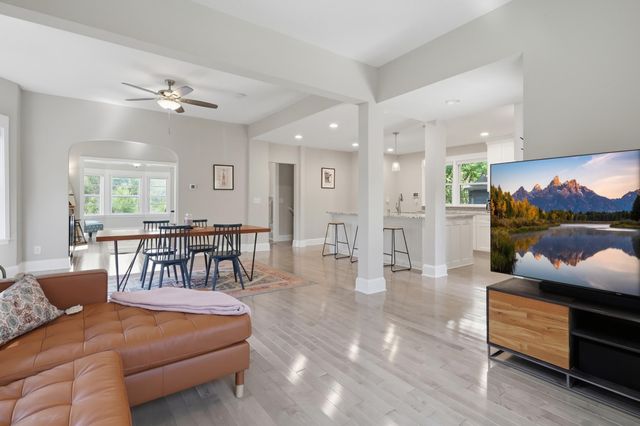 1350 Laurel Avenue, Saint Paul, MN 55104