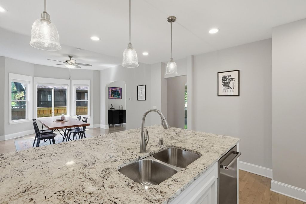 1350 Laurel Avenue, Saint Paul, MN 55104