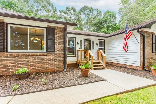 3156 Laurel Way, Snellville, GA 30078