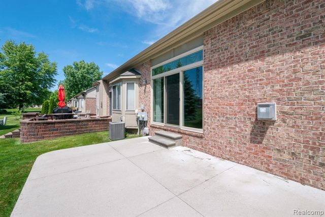 40658 Saint Louis Drive, Clinton Township, MI 48038