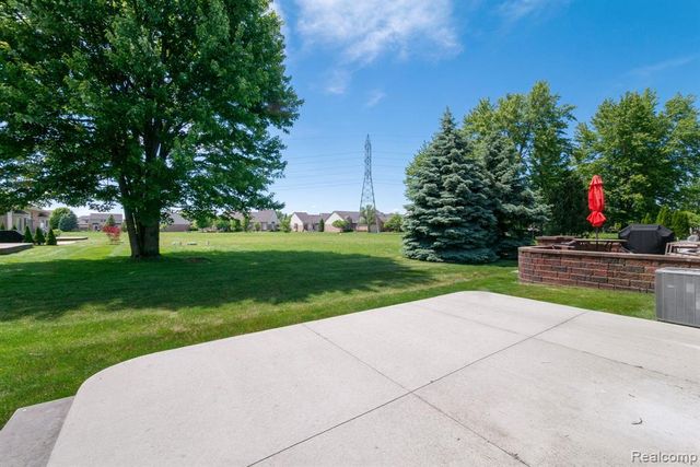 40658 Saint Louis Drive, Clinton Township, MI 48038