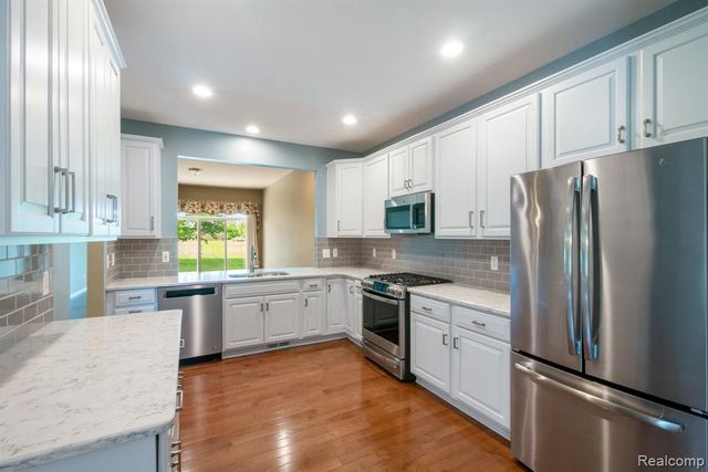 40658 Saint Louis Drive, Clinton Township, MI 48038