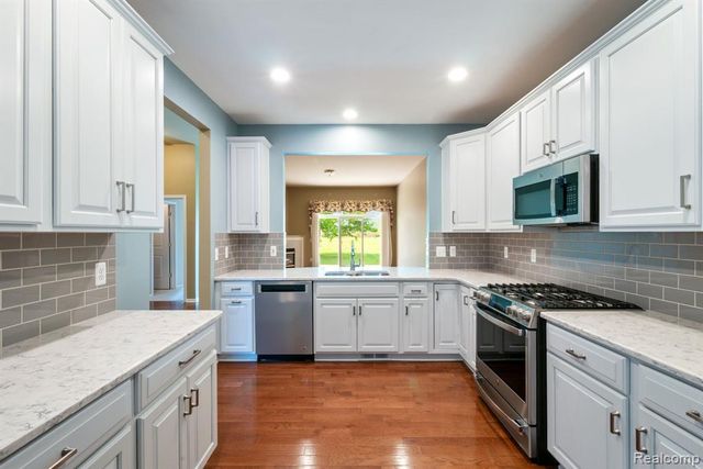 40658 Saint Louis Drive, Clinton Township, MI 48038