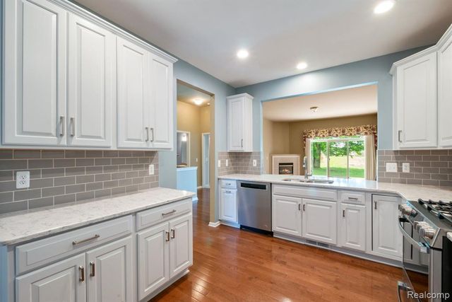 40658 Saint Louis Drive, Clinton Township, MI 48038