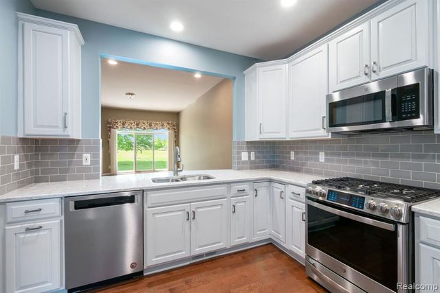 40658 Saint Louis Drive, Clinton Township, MI 48038