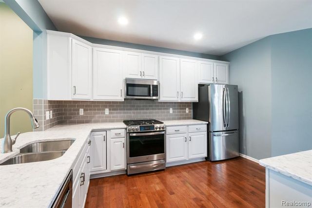 40658 Saint Louis Drive, Clinton Township, MI 48038