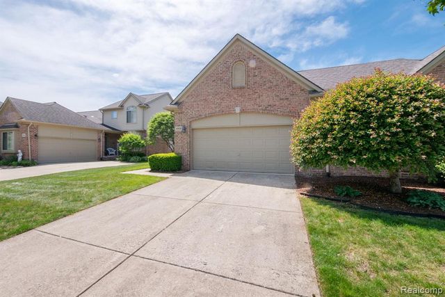 40658 Saint Louis Drive, Clinton Township, MI 48038