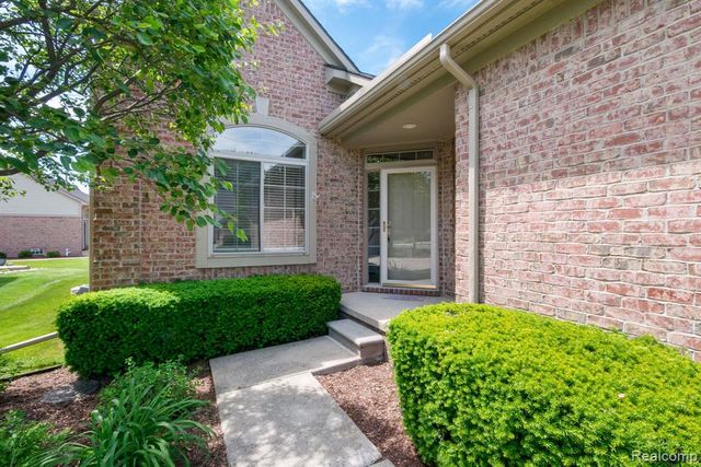 40658 Saint Louis Drive, Clinton Township, MI 48038
