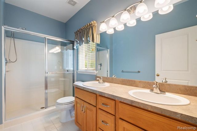 40658 Saint Louis Drive, Clinton Township, MI 48038