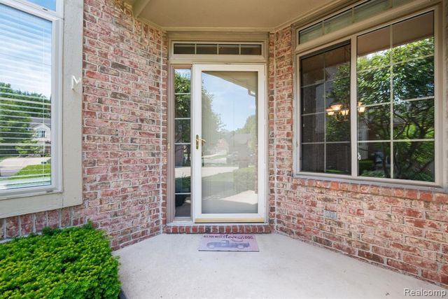 40658 Saint Louis Drive, Clinton Township, MI 48038