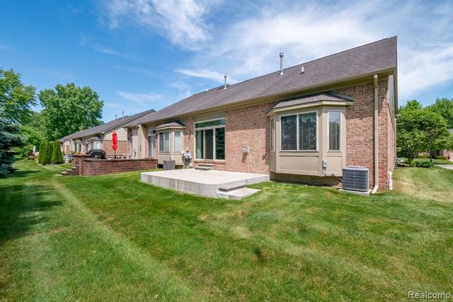 40658 Saint Louis Drive, Clinton Township, MI 48038