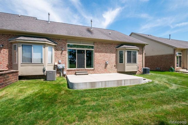 40658 Saint Louis Drive, Clinton Township, MI 48038