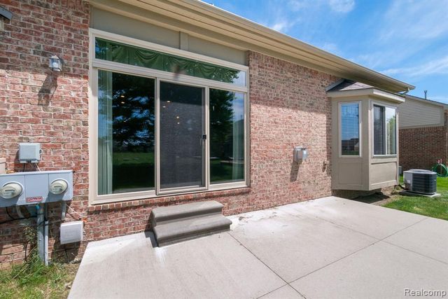 40658 Saint Louis Drive, Clinton Township, MI 48038