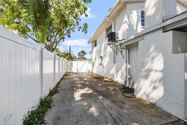 10716 DONBRESE AVENUE, Tampa, FL 33615