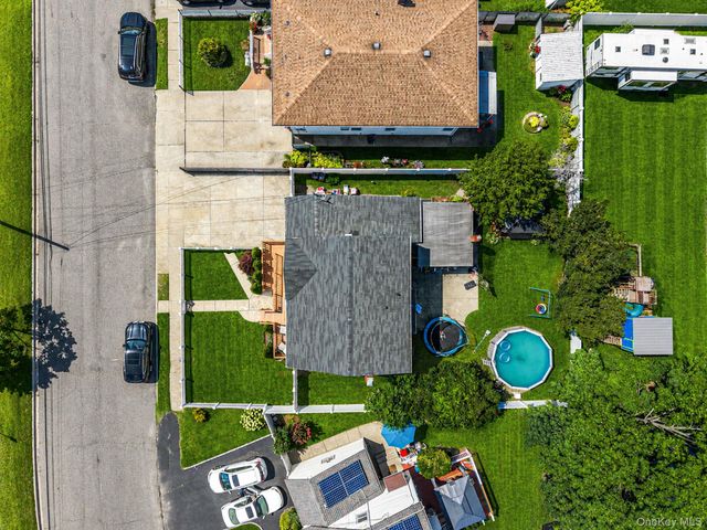93 Deauville Boulevard, Copiague, NY 11726