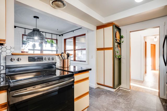 739 N Murray Ave, Wichita, KS 67212