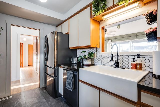 739 N Murray Ave, Wichita, KS 67212