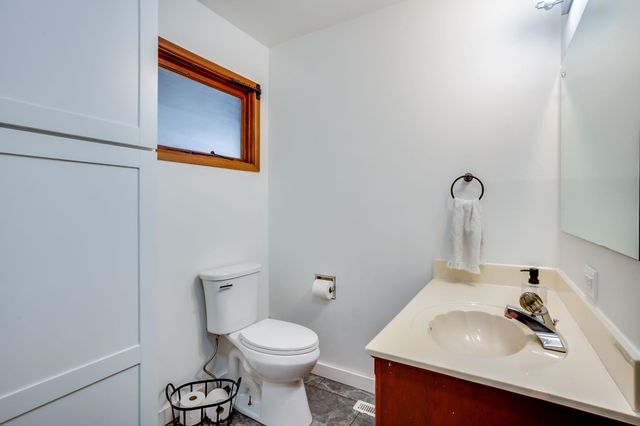 739 N Murray Ave, Wichita, KS 67212