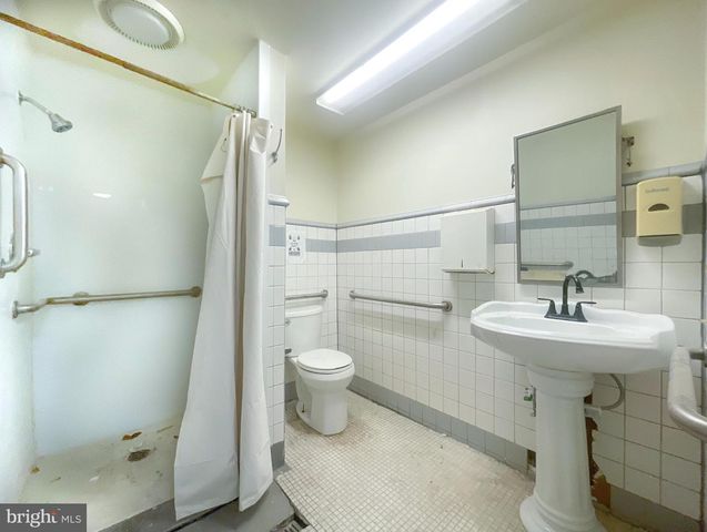 701 N 63RD ST, Philadelphia, PA 19151