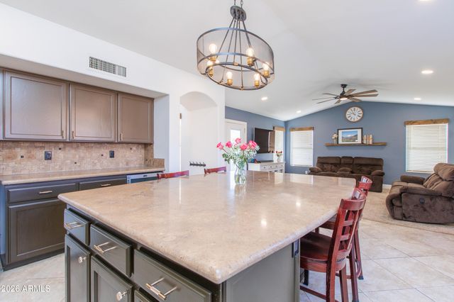 635 W MONTE Avenue, Mesa, AZ 85210