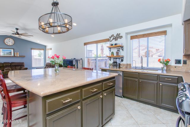 635 W MONTE Avenue, Mesa, AZ 85210