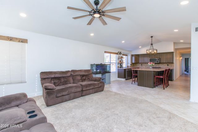 635 W MONTE Avenue, Mesa, AZ 85210