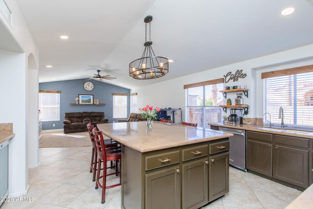 635 W MONTE Avenue, Mesa, AZ 85210