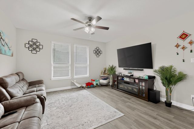 629 Hogan Drive, Denton, TX 76210