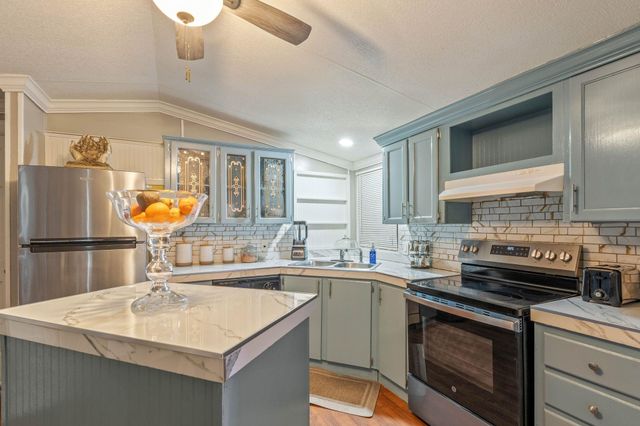 16320 Summit Oaks Drive, Conroe, TX 77303