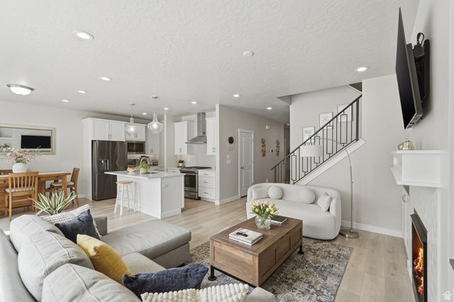 461 W JUNE DR, Kaysville, UT 84037