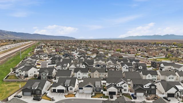 461 W JUNE DR, Kaysville, UT 84037