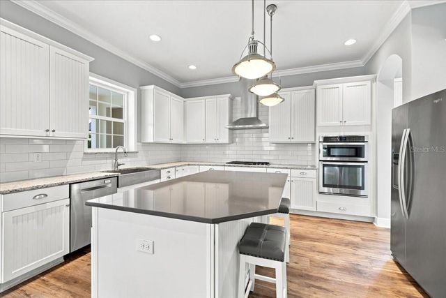 8124 37TH AVENUE CIRCLE W, Bradenton, FL 34209
