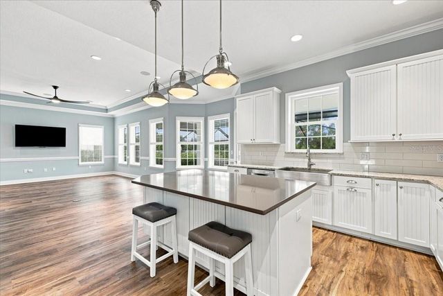 8124 37TH AVENUE CIRCLE W, Bradenton, FL 34209