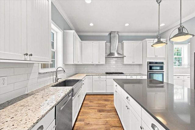8124 37TH AVENUE CIRCLE W, Bradenton, FL 34209
