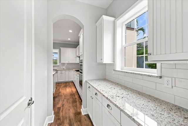 8124 37TH AVENUE CIRCLE W, Bradenton, FL 34209