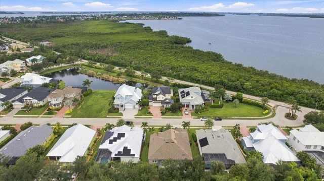 8124 37TH AVENUE CIRCLE W, Bradenton, FL 34209