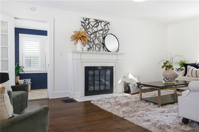 23 E 69TH Street, Kansas City, MO 64113