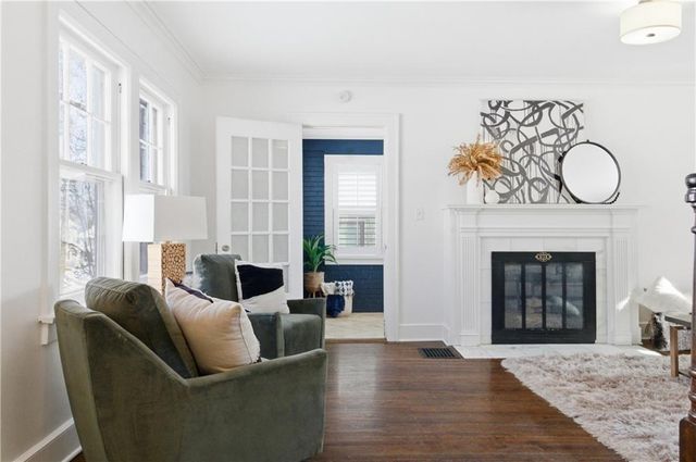 23 E 69TH Street, Kansas City, MO 64113