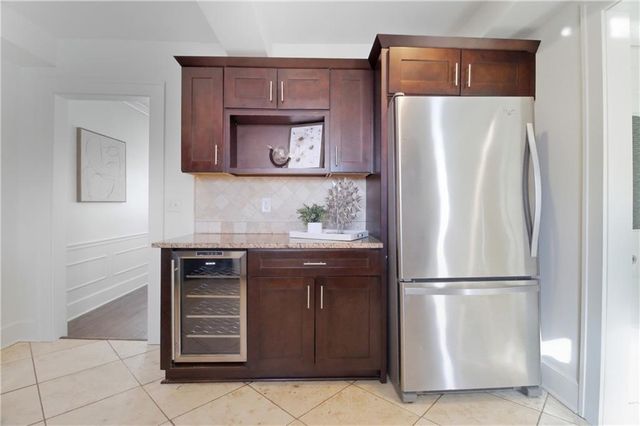 23 E 69TH Street, Kansas City, MO 64113