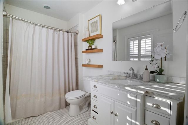 23 E 69TH Street, Kansas City, MO 64113