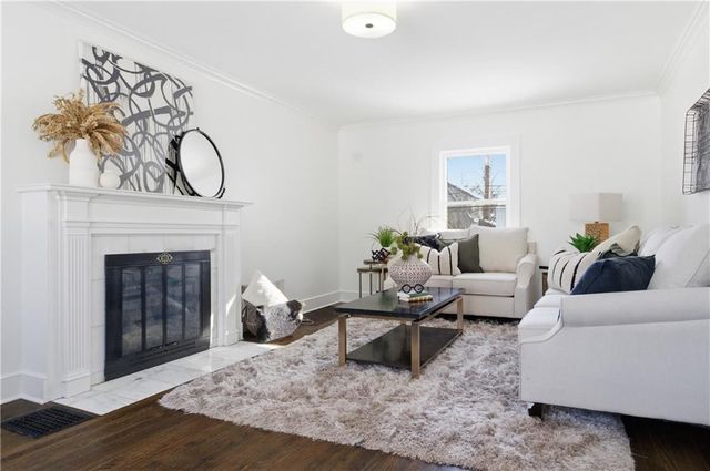 23 E 69TH Street, Kansas City, MO 64113