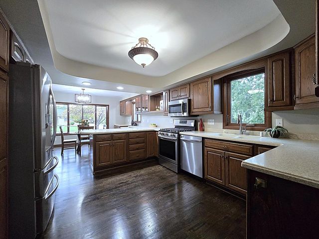 5020 S 28th STREET, Greenfield, WI 53221