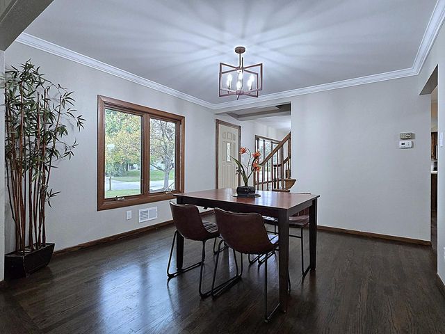 5020 S 28th STREET, Greenfield, WI 53221