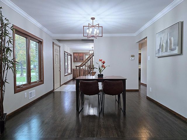 5020 S 28th STREET, Greenfield, WI 53221