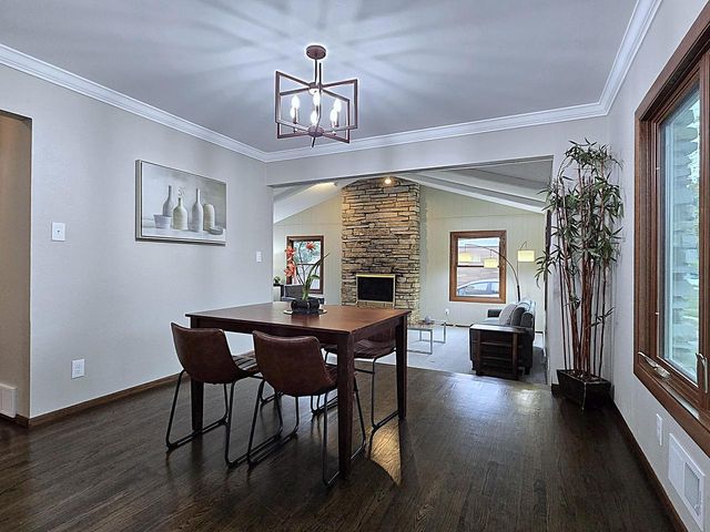 5020 S 28th STREET, Greenfield, WI 53221