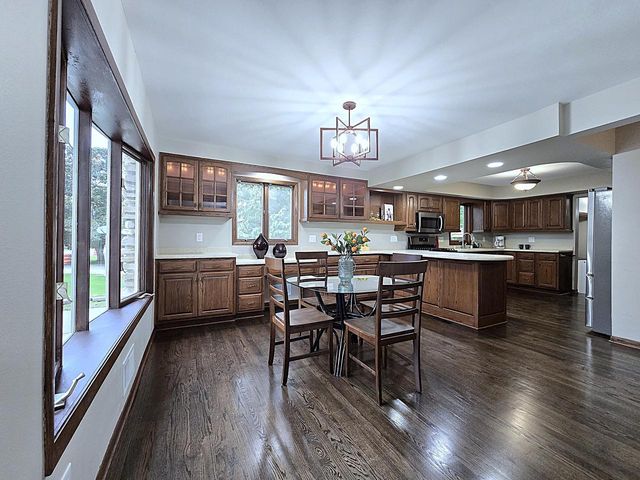 5020 S 28th STREET, Greenfield, WI 53221