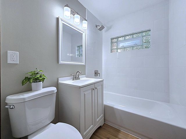 5020 S 28th STREET, Greenfield, WI 53221