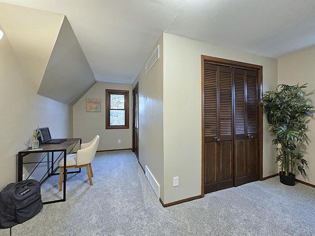 5020 S 28th STREET, Greenfield, WI 53221