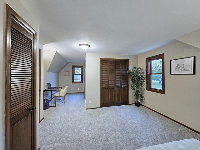 5020 S 28th STREET, Greenfield, WI 53221